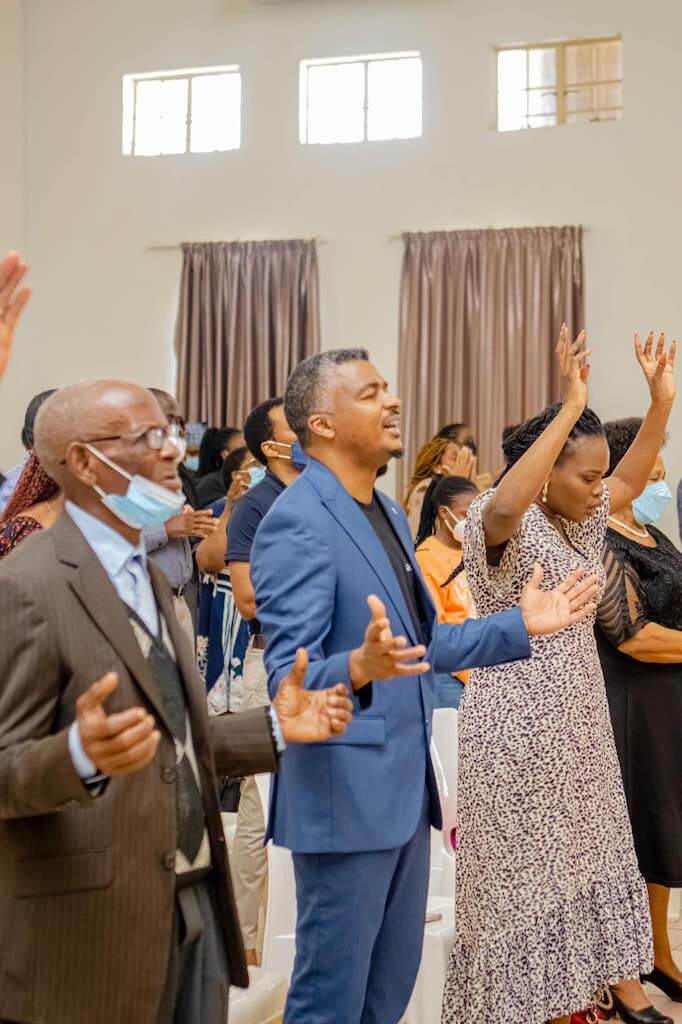 Prayer during church session